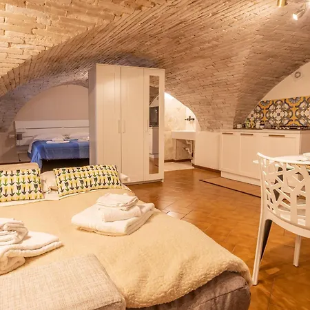 Am 4 - Charming Historic Loft