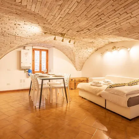Am 4 - Charming Historic Loft Apartmán
