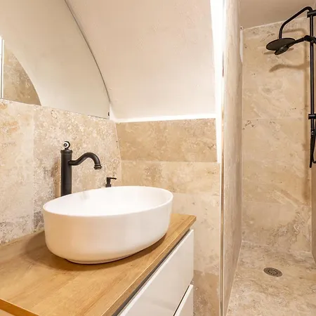 Am 4 - Charming Historic Loft Lejlighed