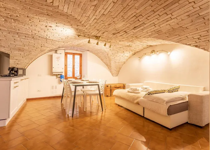 Am Stays 4 - Charming Historic Loft Apartment