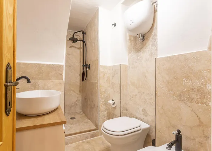 Am Stays 4 - Charming Historic Loft Apartment *